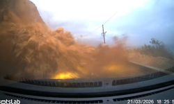 Mersin-Antalya yolu’nda heyelan anı kameraya yansıdı