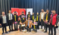 Gürpınar'ın Sanat Elçileri, "Sülün Osman Müzikali"yle Bölge Finallerine Adını Yazdırdı