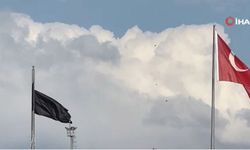 Esendere Sınır Kapısı'nda Kısıtlama, İran Tarafında Dev Siyah Bayrak Asıldı