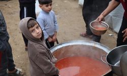 Gazzeli çocuklar ateşkesin gölgesinde açlıkla savaşıyor