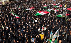 ABD ve İsrail'in Saldırısında Hayatını Kaybeden 165 Öğrenci İçin Cenaze Töreni