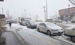 Başkale’de Kar Yağışı Hayatı Olumsuz Etkiledi