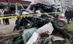 Feci kaza: Vakaya giden ambulans devrildi, 1 ölü 3 yaralı