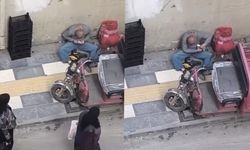 Dilencinin para saydığı anlar kamerada