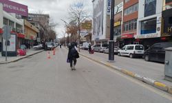 Van’da Alışveriş Yoğunluğu: En İşlek Cadde Trafiğe Kapatıldı