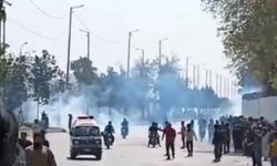 Pakistan'da ABD Büyükelçiliği önünde protesto: 8 ölü