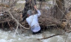 Şemdinli’de dereye düşen çocuk için çalışma başlatıldı