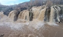 Muradiye Şelalesi’nde bahar coşkusu: Debi gözle görülür şekilde arttı