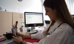 Sağlık Çalışanları, Kanser Tarama Farkındalığını Sevdiklerine Hatırlatarak Yaydı