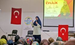 Van’da “Evlilik” semineri: Saliha Erdim Gürpınarlılarla buluştu