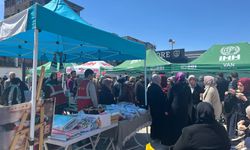 Van’da Sumud Filosu’na Destek Sergisi ve Kermes Yoğun İlgi Görüyor