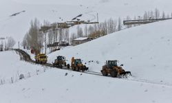 Van’da Nisan Ayında  Karla Mücadele Çalışması