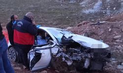 Van'da Otomobil Şarampole Yuvarlandı: 2’si Çocuk 5 Yaralı