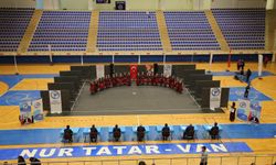 Van Büyükşehir Belediyespor Halk Oyunları Takımı bölge şampiyonu oldu