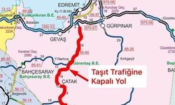 Van-Çatak Yolu Kayalar ve Taşkın Nedeniyle Trafiğe Kapandı