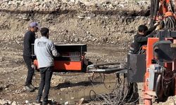 Depreme dayanıksız olduğu için yıkılan okul "Jet Grout" sistemiyle yapılıyor
