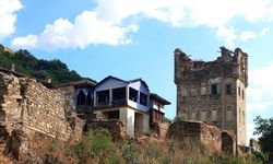Zamana Direnen Tarih Yok Oluyor: Arpaz Kulesi ve Beyler Konağı Çökme Tehlikesiyle Karşı Karşıya