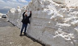 Kar kalınlığının 7 metreye ulaştığı Nemrut yolunda çalışmalar sürüyor