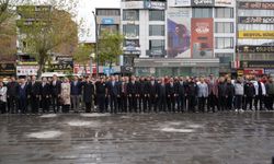 Van’da 19 Mayıs Coşkusu Çelenk Töreniyle Başladı