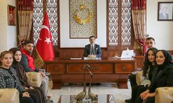Gürpınar Kaymakamı Erdem'den gençlik ve spor personeline başarı belgesi