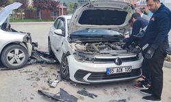 Van’da 2 otomobil çarpıştı: 1 yaralı
