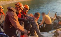 Van'da mahsur kalan 3 kişi deniz polisi ve AFAD ekiplerince kurtarıldı