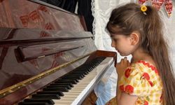 Dünyası Karanlık, Yeteneği Rengarenk! 6 Yaşındaki Görme Engelli Nil’in Mucizevi Başarısı