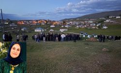 Hakkari'de Cansız Bedeni Bulunan Kadın Van'da Toprağa Verildi