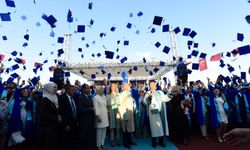 Van YYÜ'de yaklaşık 6 bin öğrenci mezuniyet sevinci yaşadı
