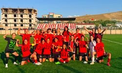 Van Büyükşehir Belediyespor Kadın Futbol Takımı Play-Off’ta