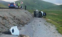 Van’da kontrolden çıkan kamyonet şarampole yuvarlandı