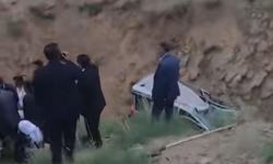Van'da şarampole yuvarlanan aracın sürücüsü hayatını kaybetti