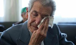 Huzurevinde öğrencilerden emekli öğretmenlere gönülleri ısıtan sürpriz