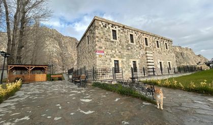 Van’da asırların izini taşıyan Horhor Medresesi Camii çevresi yenilendi