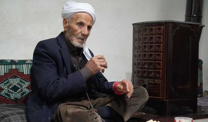 86 yaşındaki Rüstem dede 50 yıldır sadece çay ve gofret tüketiyor