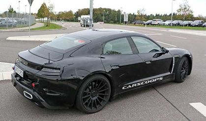 Porsche'nin elektrikli otomobili ilk kez canlı olarak yolda görüntülendi