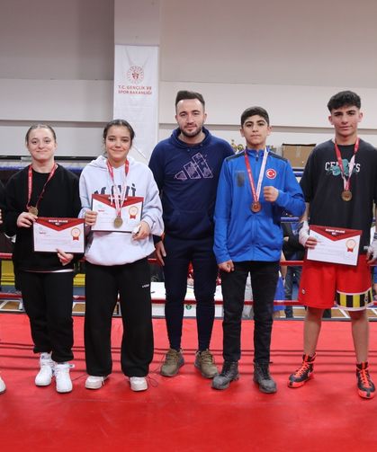 Edremitli boksörlerden büyük başarı: 4 şampiyonluk