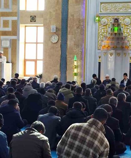 Van Çaldıran’da deprem şehitleri dualarla anıldı