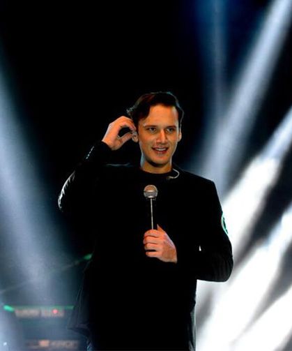 Sanatçı Edis Görgülü İstanbul Havalimanı'nda gözaltına alındı