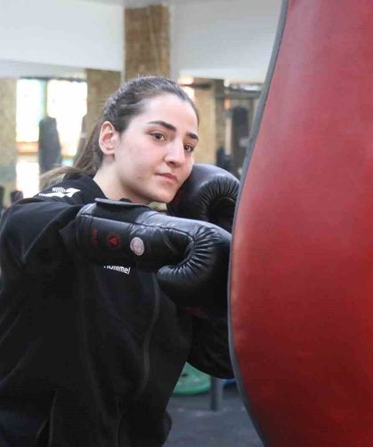 Kilo vermek için taktığı eldivenlerle 7 Türkiye, 1 Avrupa şampiyonu oldu