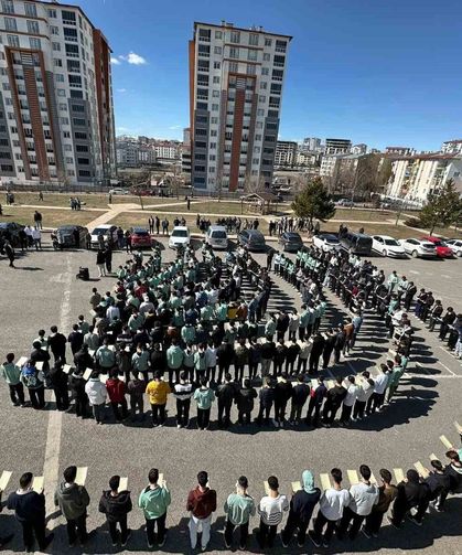 302 genç aynı anda Kuran-ı Kerim’i hatim etti