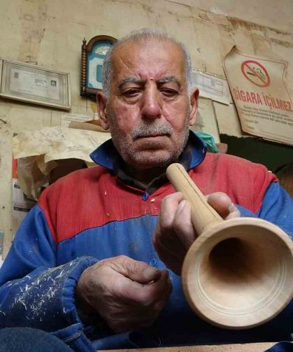 55 yıllık zurna ustası ağaçlara şekil veriyor