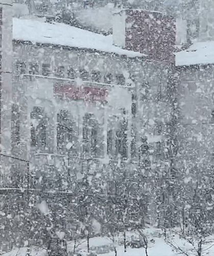 Hakkari'de eğitime kar engeli