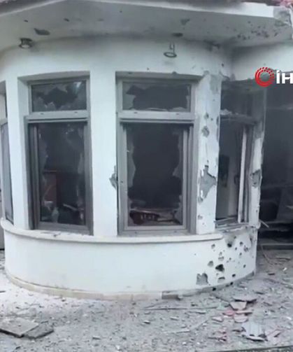 İran, İsrail'in merkezini balistik füze ile vurdu