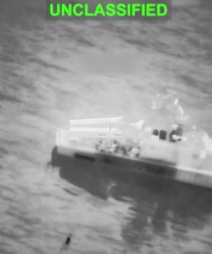 ABD Ordusu, Hürmüz Boğazı'na Mayın Döşediği İddia Edilen İran Gemilerini İmha Etti