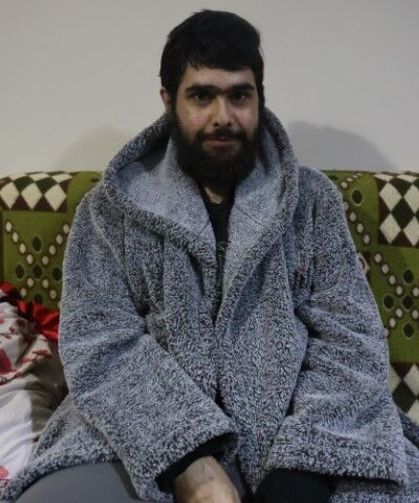 Telefon Bağımlısı Genç, 3 Yıl Sonra Dışarı Çıkıp Doğum Gününü Kutladı