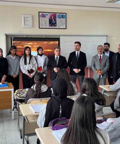 Çaldıran Müftülüğünden öğretmenlere "Geçmiş Olsun" çiçeği