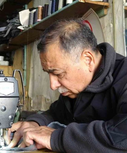 Babasından Öğrendiği Terzilikle 50 Yıldır Şalvar Dikiyor