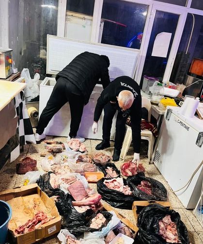 Kasap dükkanında mide bulandıran görüntü