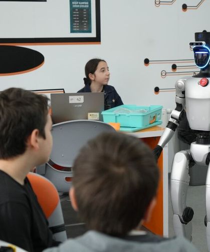 Türkiye’nin nüfusa kaydedilen ilk robotu şimdi de işe başladı